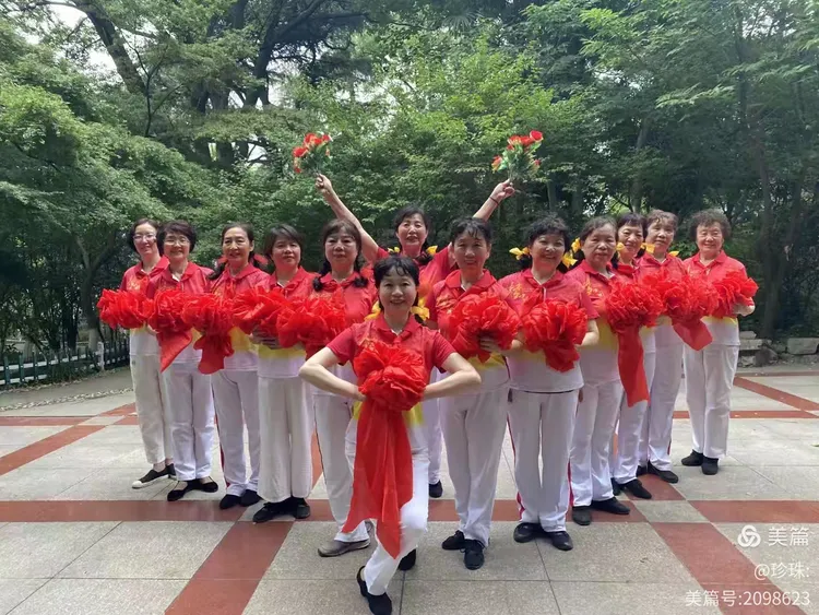 欢乐舞蹈队